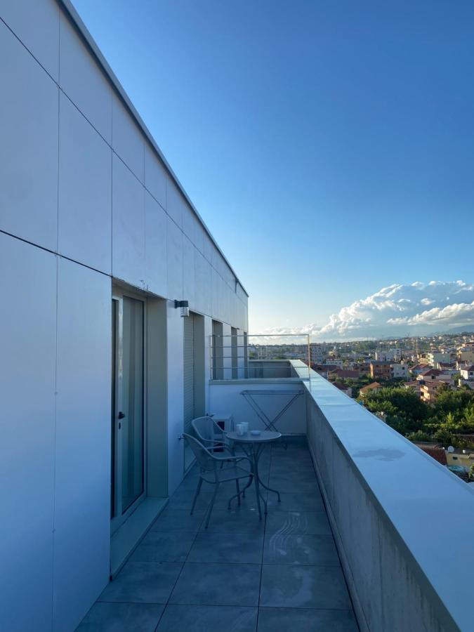 Luxury Rooftop 23 Bed and Breakfast Tirana Buitenkant foto