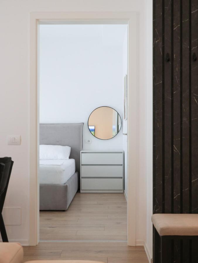 Luxury Rooftop 23 Bed and Breakfast Tirana Buitenkant foto