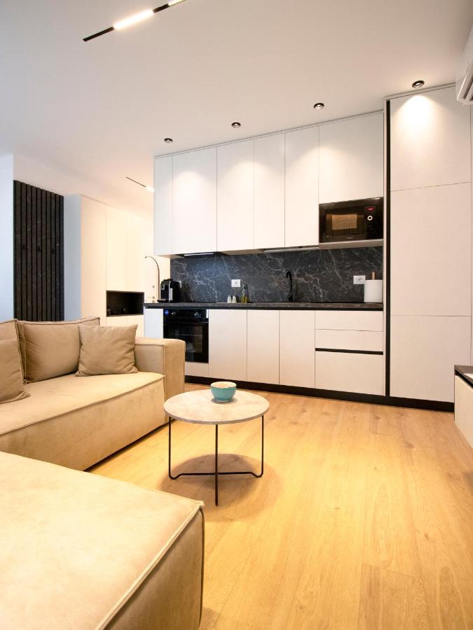 Luxury Rooftop 23 Bed and Breakfast Tirana Buitenkant foto