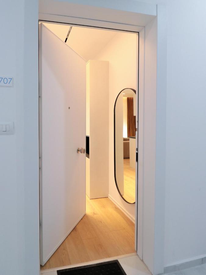 Luxury Rooftop 23 Bed and Breakfast Tirana Buitenkant foto
