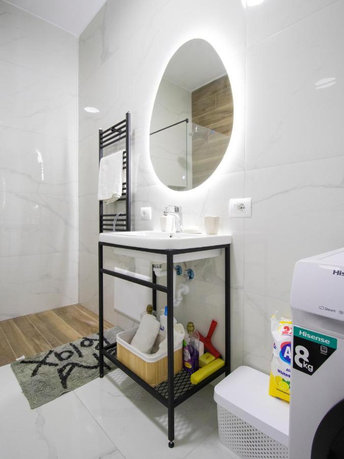 Luxury Rooftop 23 Bed and Breakfast Tirana Buitenkant foto