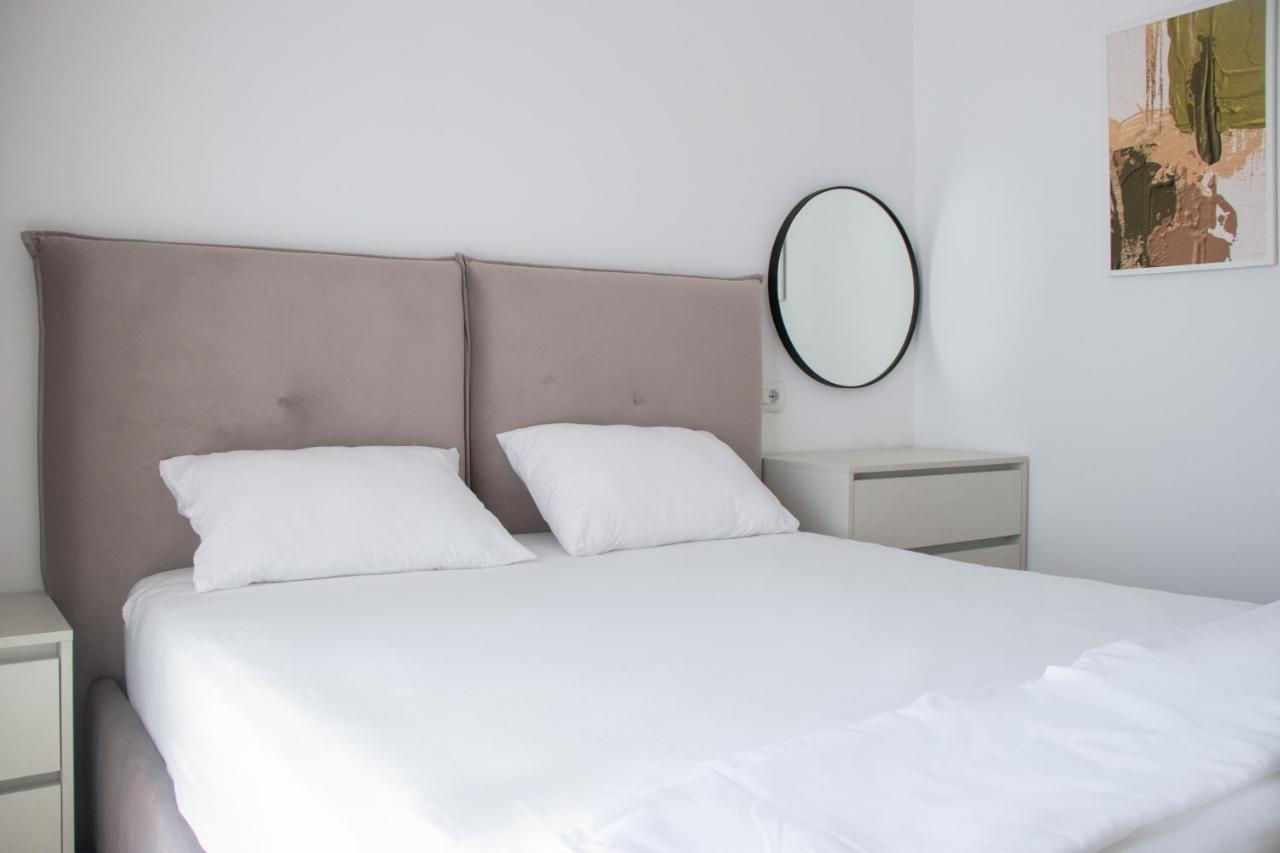 Luxury Rooftop 23 Bed and Breakfast Tirana Buitenkant foto