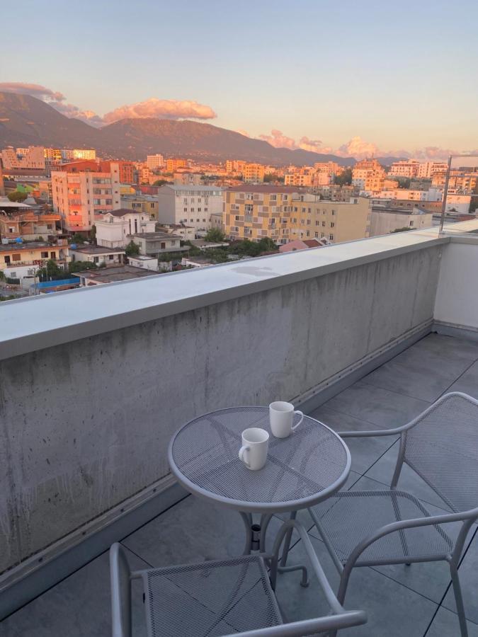 Luxury Rooftop 23 Bed and Breakfast Tirana Buitenkant foto